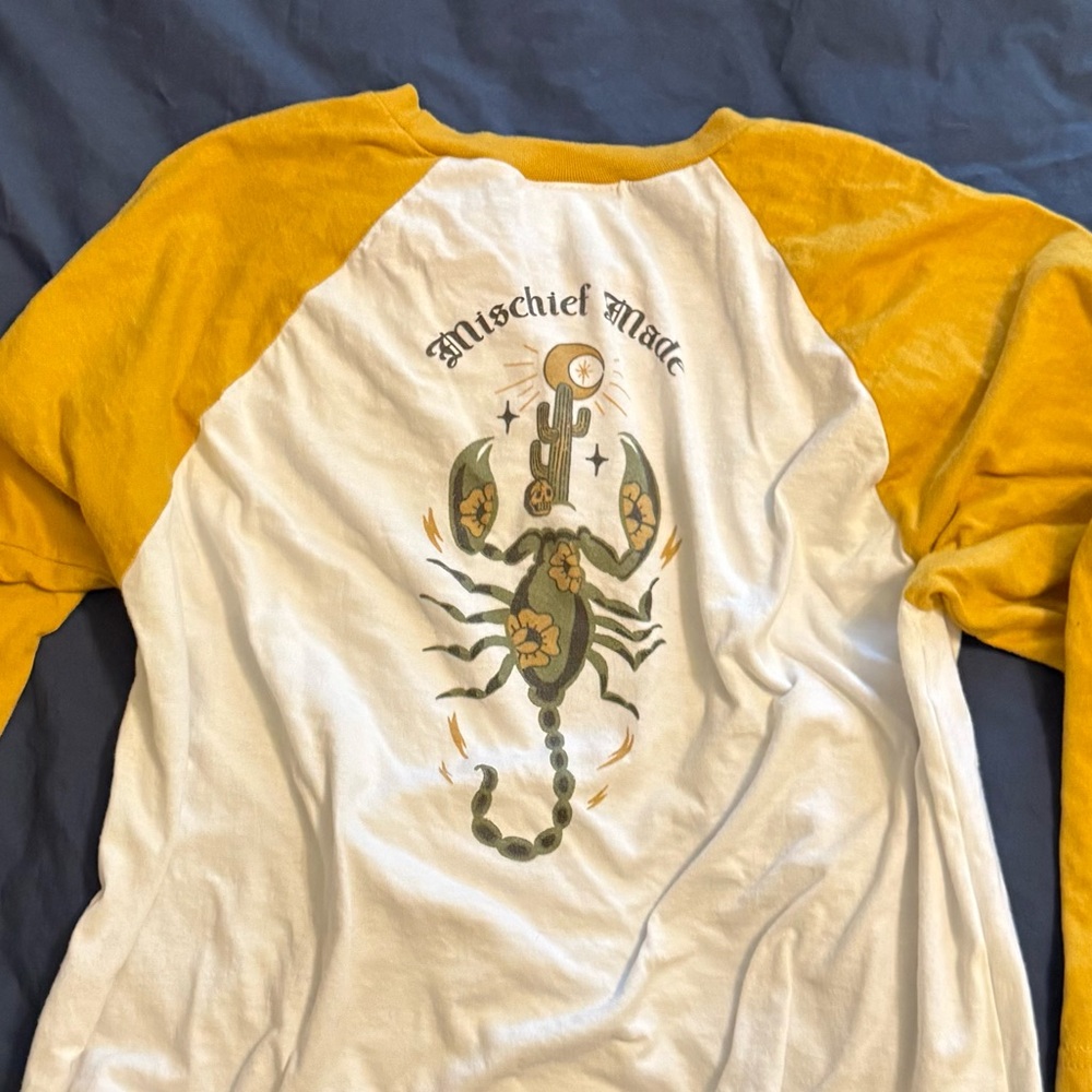 Mischief Made Scorpio 3/4 Sleeve Raglan - M